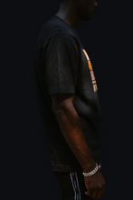 Lade das Bild in den Galerie-Viewer, Musta T- Shirt