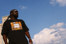 Lade das Bild in den Galerie-Viewer, Musta T- Shirt