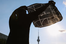 Lade das Bild in den Galerie-Viewer, Unisex Scarf Keep Blance 100% N. Seide