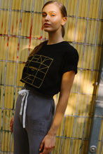 Lade das Bild in den Galerie-Viewer, Black yellow sustainable T-Shirt