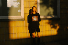 Lade das Bild in den Galerie-Viewer, Musta T - Shirt