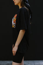 Lade das Bild in den Galerie-Viewer, Musta T - Shirt