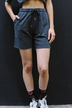 Lade das Bild in den Galerie-Viewer, Shorts Black Gray wash