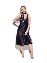 Lade das Bild in den Galerie-Viewer, Unisex Scarf Keep Blance 100% N. Seide
