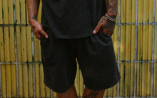 Load the picture into the gallery viewer,Shorts black-gray wash

